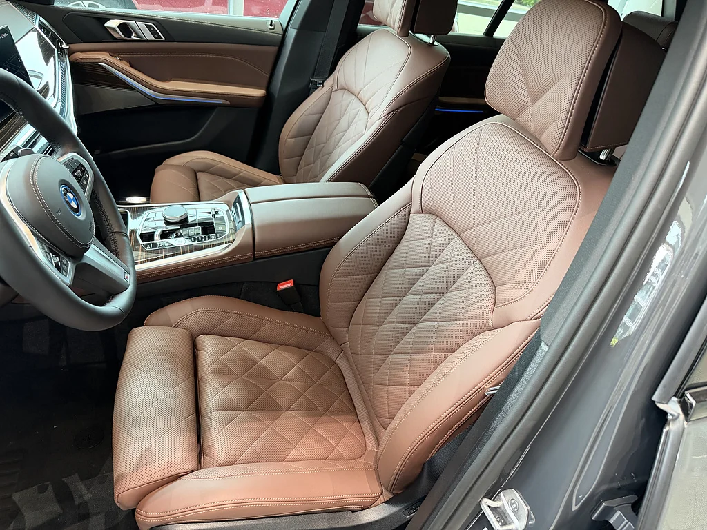 New 2026 Dravit Grey Metallic BMW xDrive50e image 12