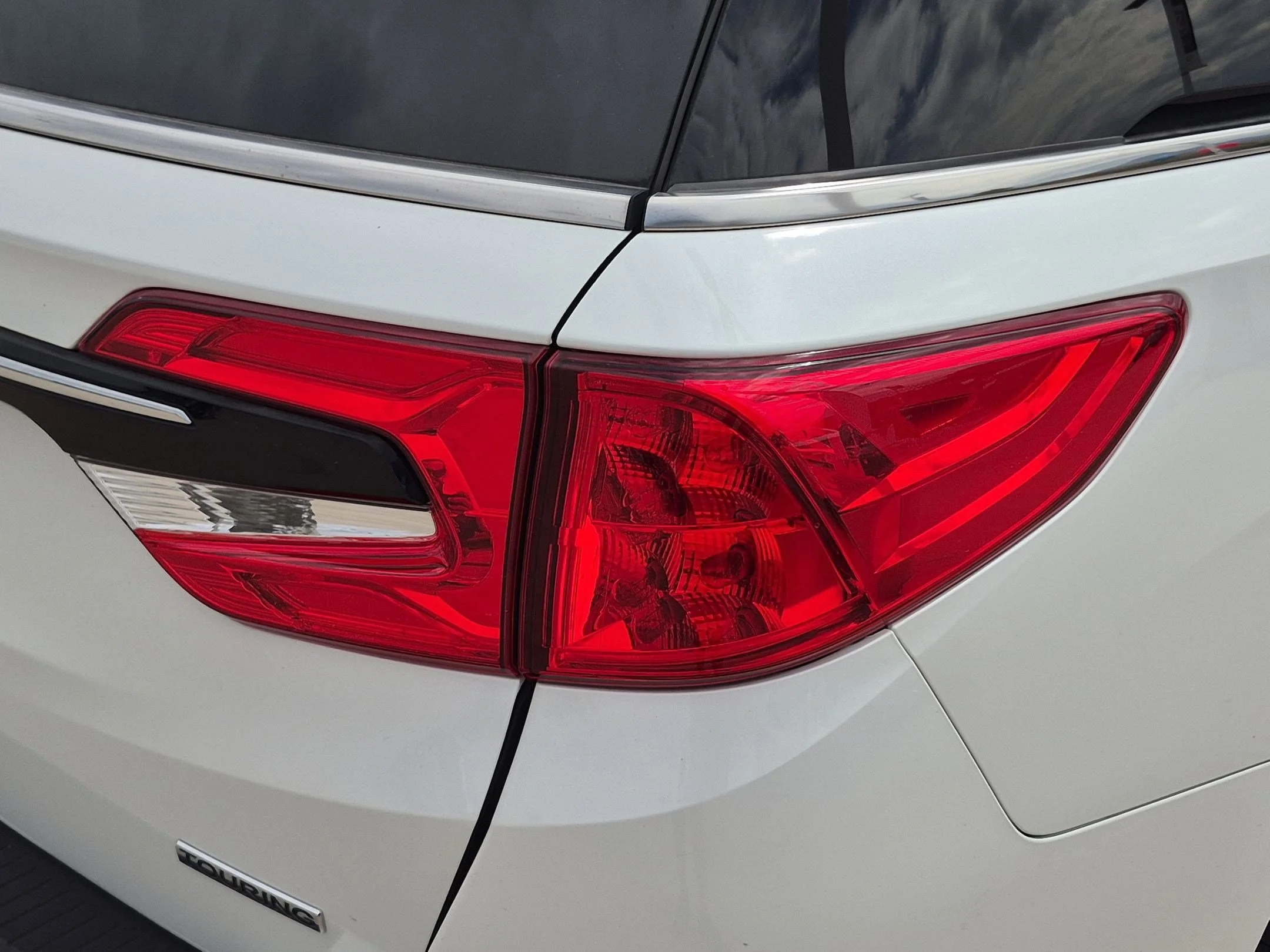 Used 2023 Platinum White Pearl Honda Touring image 12