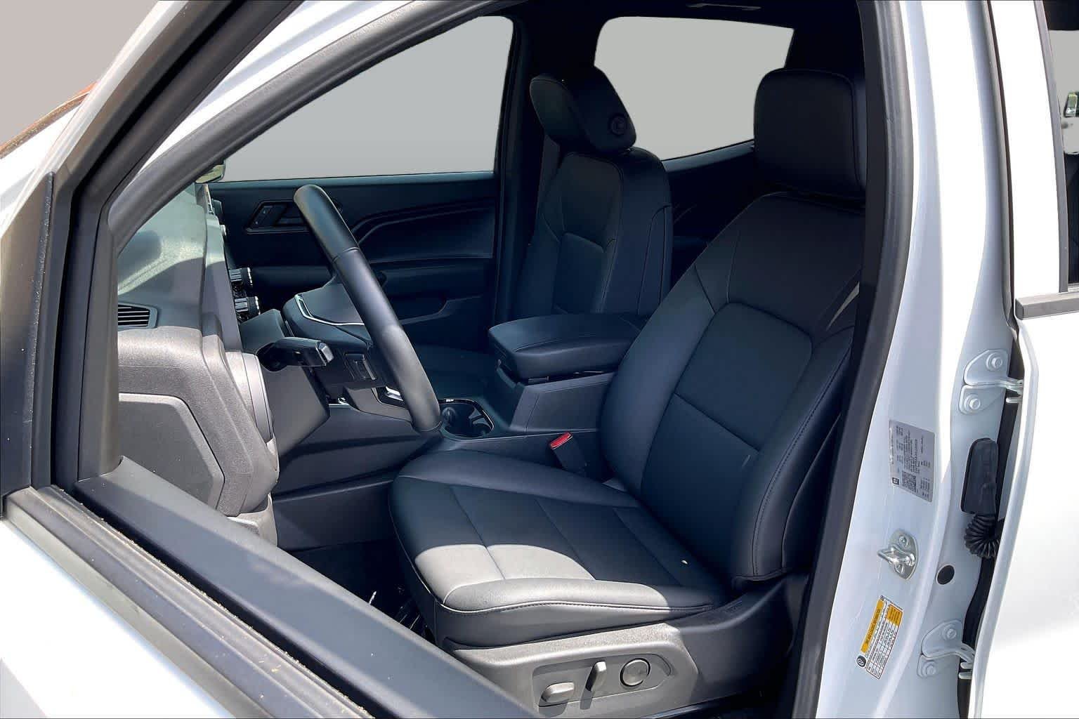 Used 2025 Summit White Chevrolet 4WD Trail Boss image 24