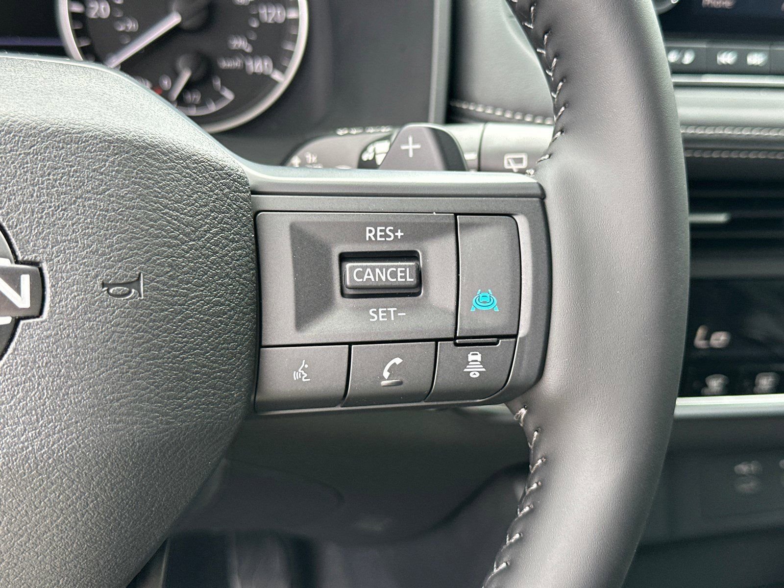 2025 Nissan Rogue SV - Photo 28