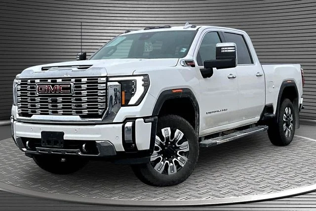 Used 2025 White GMC Denali image 1