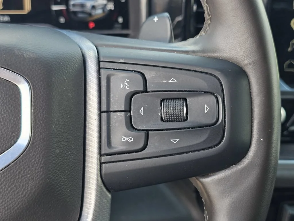 Used 2025 Summit White GMC SLT image 31