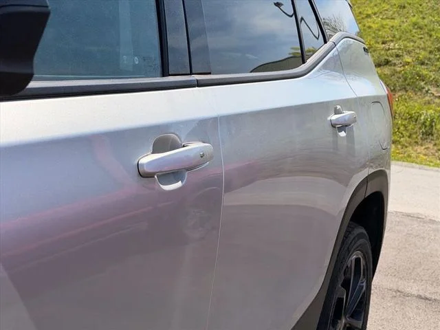 Used 2020 Silver GMC SLE image 23