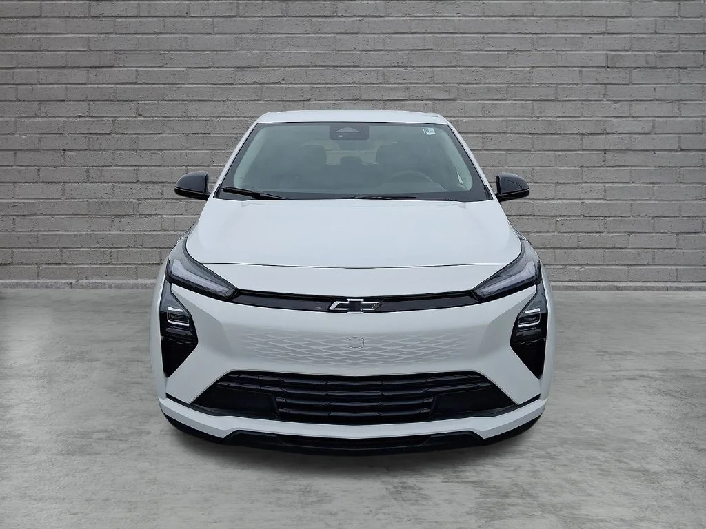 New 2027 Summit White Chevrolet LT image 2