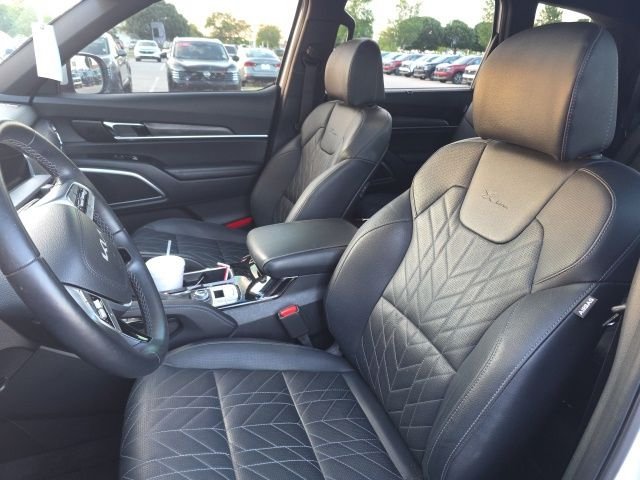 Used 2025 White Kia EX X-Line image 6