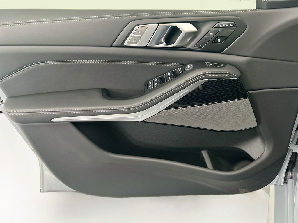 New 2027 Gray Metallic BMW xDrive40i image 23