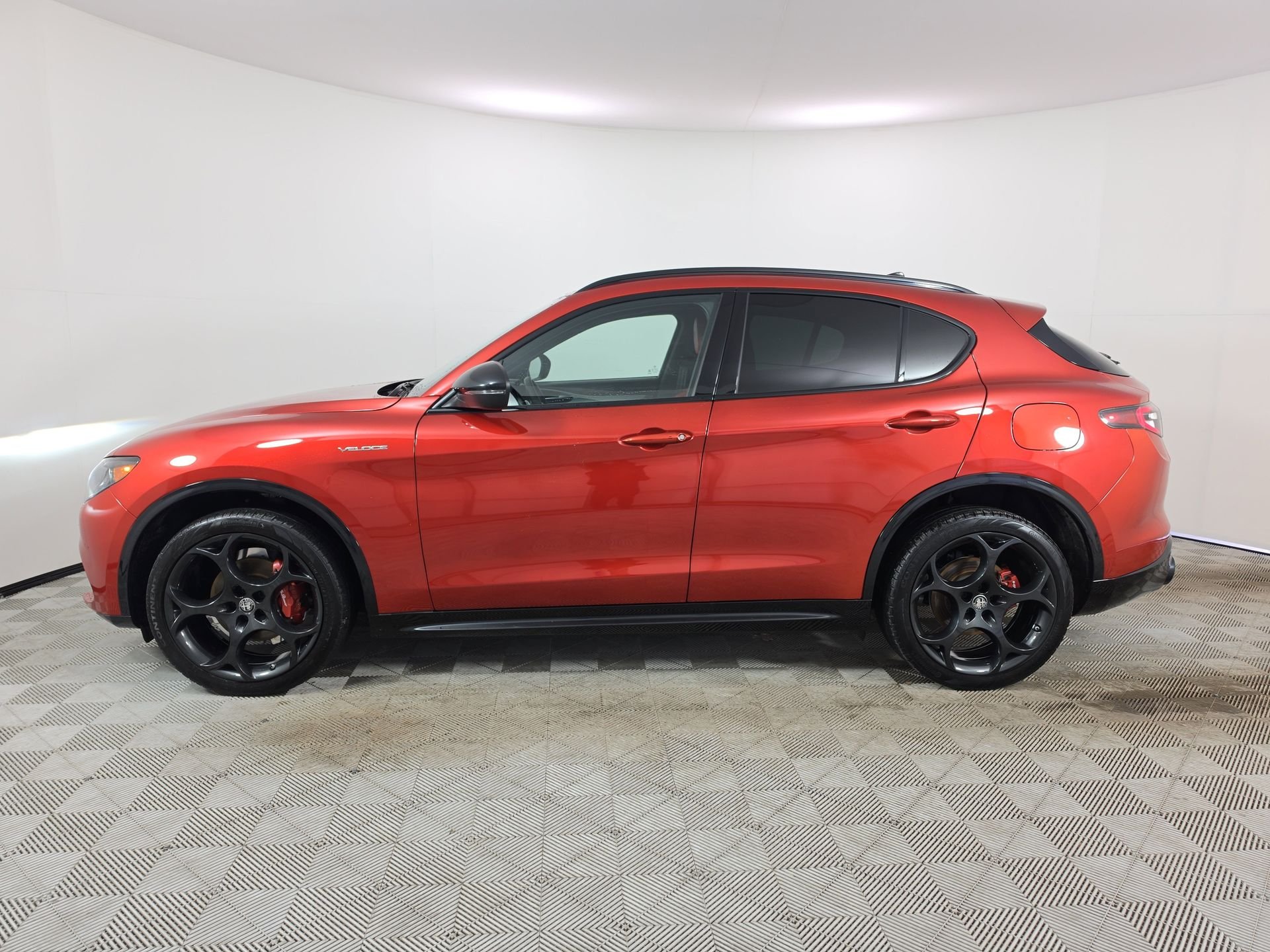 Used 2024 Red Alfa Romeo Veloce image 4