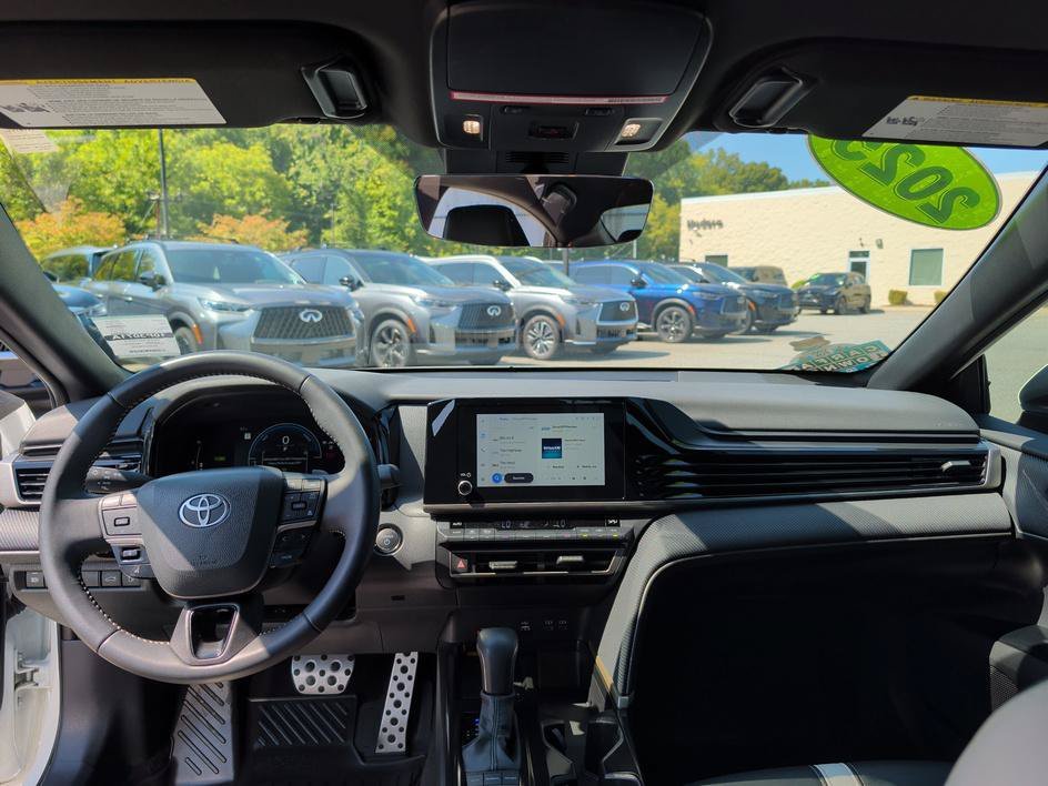 Used 2025 Ice Toyota SE image 11