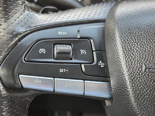 Used 2022 White Cadillac Sport image 20