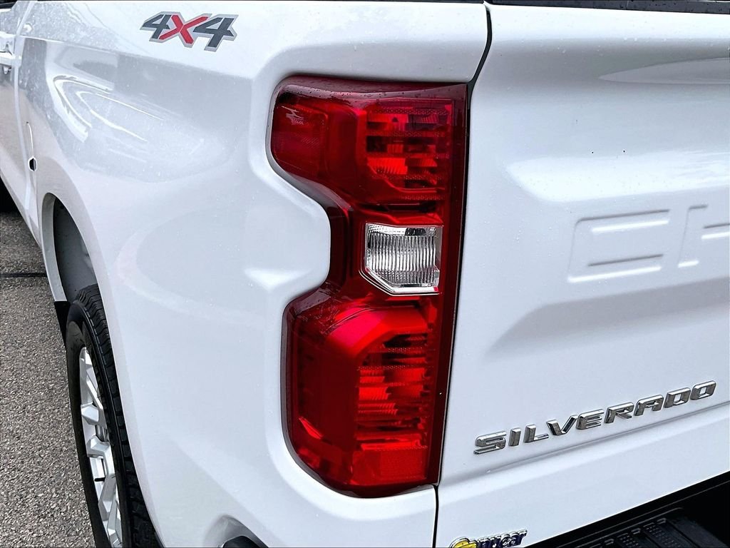 Used 2023 White Chevrolet LT image 33