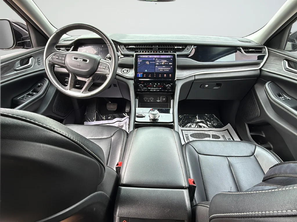 Used 2023 Gray Jeep Limited image 9