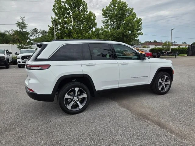 New 2026 Bright White Clear-Coat Exterior Paint Jeep Limited image 13