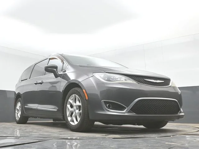 Used 2017 Gray Chrysler Touring L Plus image 43