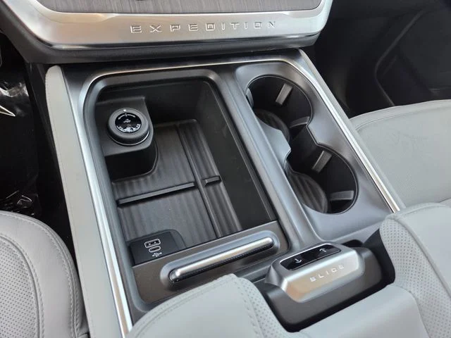 New 2026 Star White Metallic Tri-Coat Ford MAX Platinum® image 9