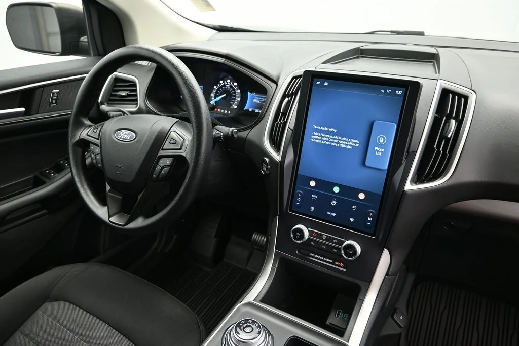 Used 2023 Black Metallic Ford SE image 18