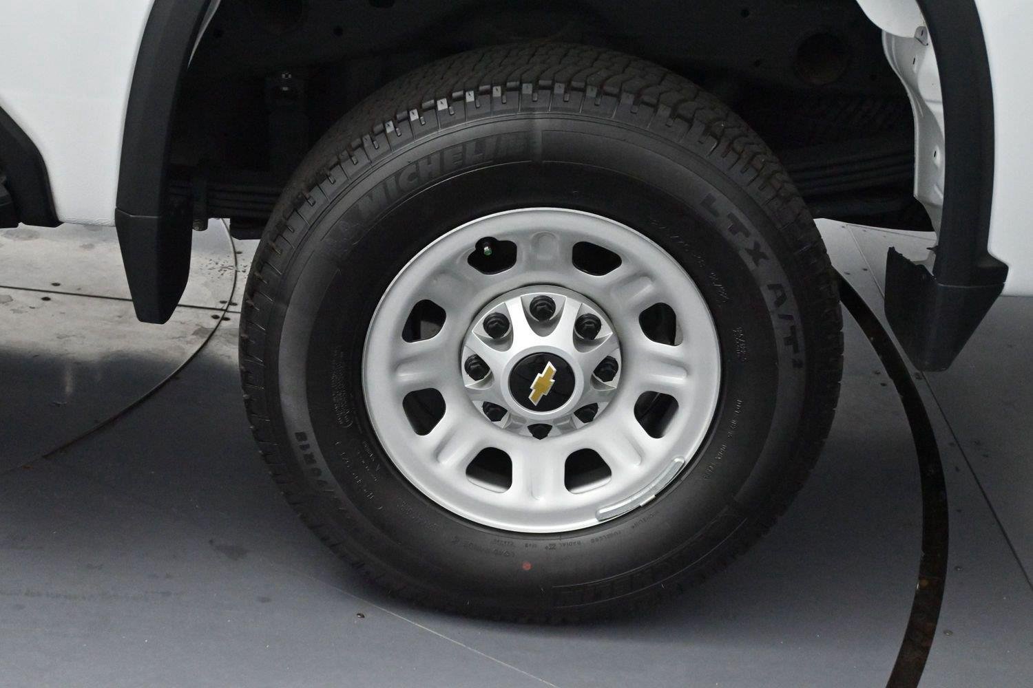 Used 2025 Summit White Chevrolet WT image 30