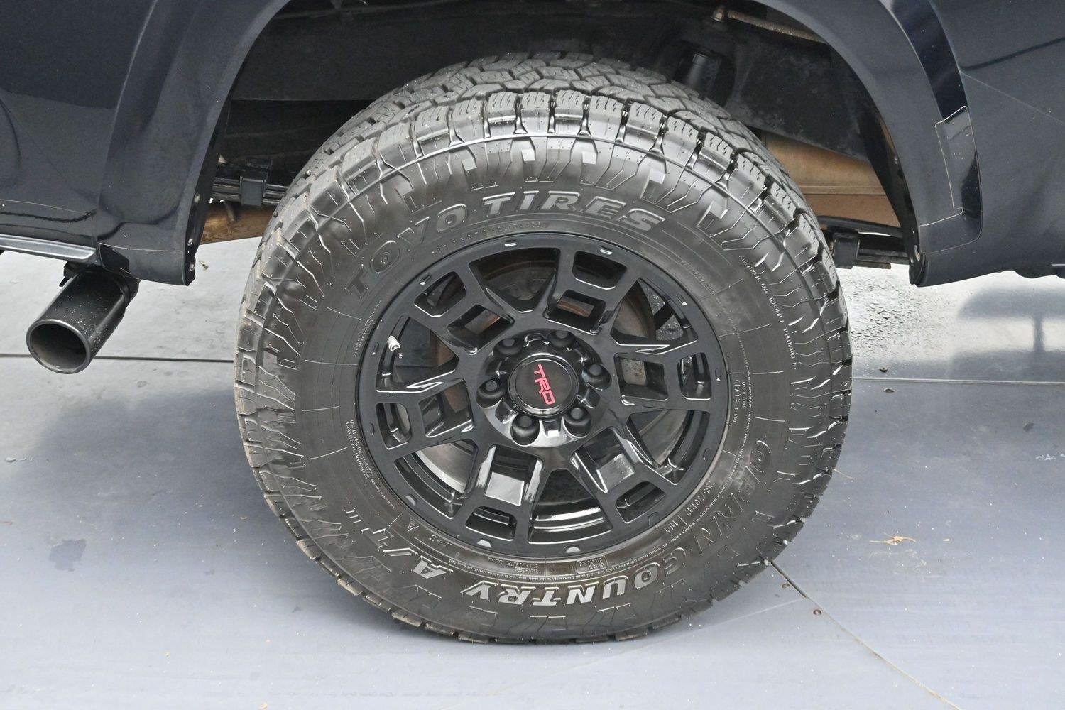 Used 2019 Midnight Black Metallic Toyota SR5 image 30
