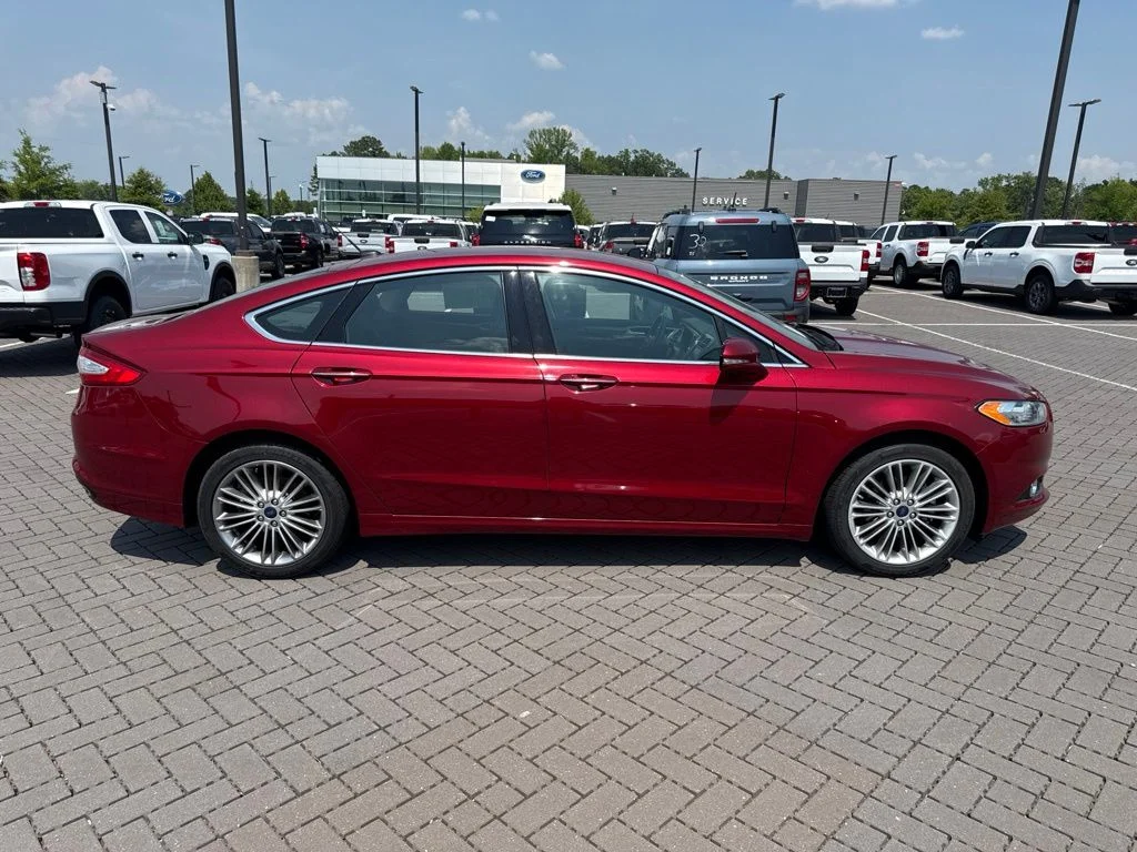 Used 2016 Red Ford SE image 9