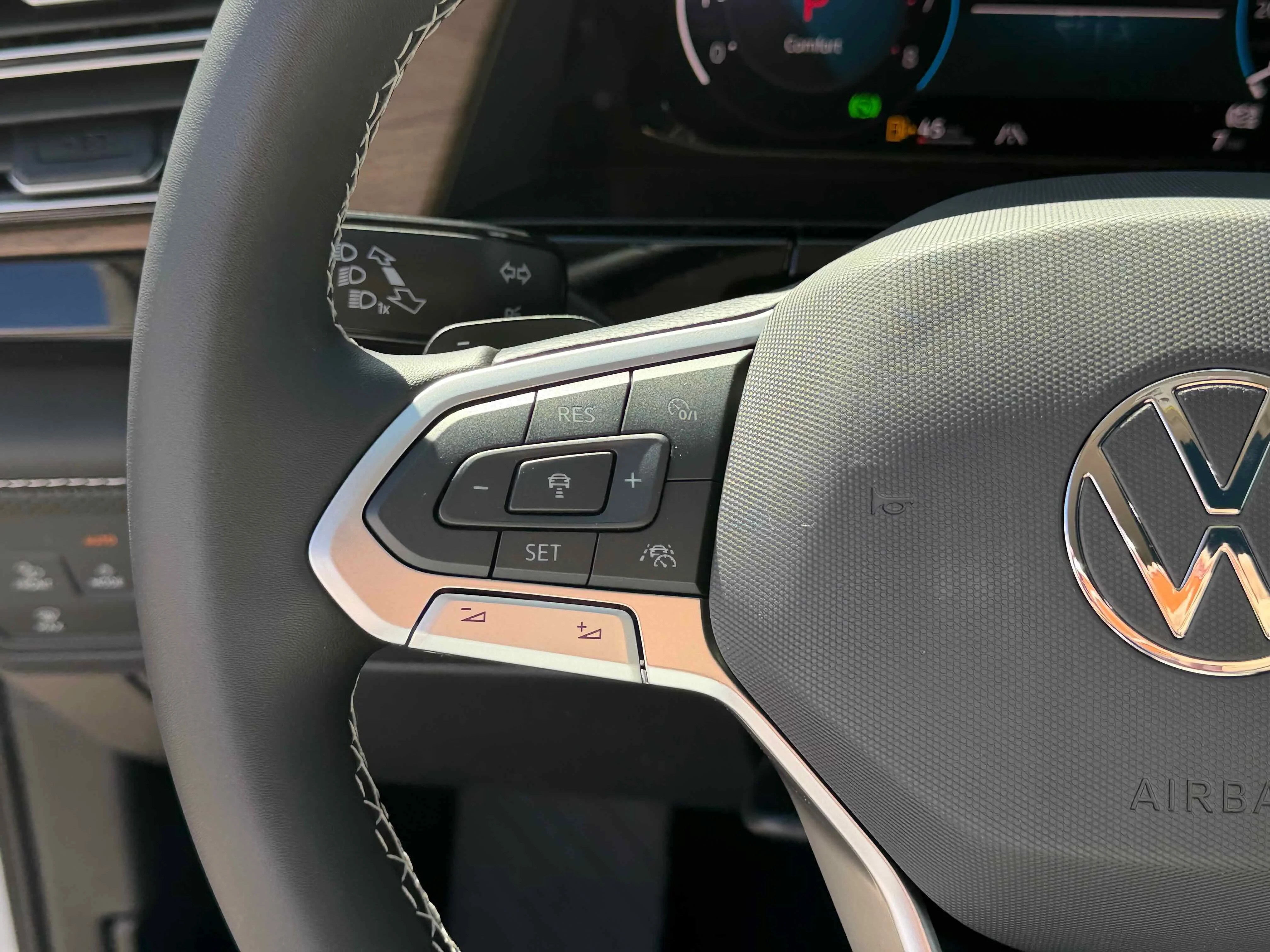 New 2026 Opal White Volkswagen 2.0T SE w/Technology image 19