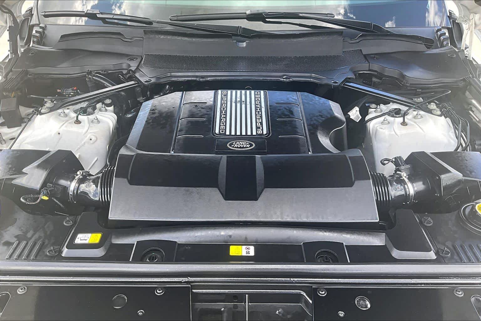 Used 2018 Fuji White Land Rover HSE image 30