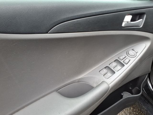 Used 2013 Black Hyundai GLS image 11