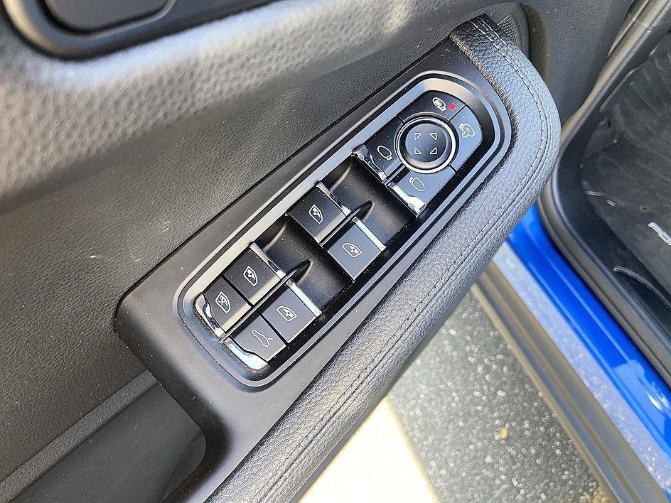 Used 2020 Sapphire Blue Metallic Porsche Base image 10
