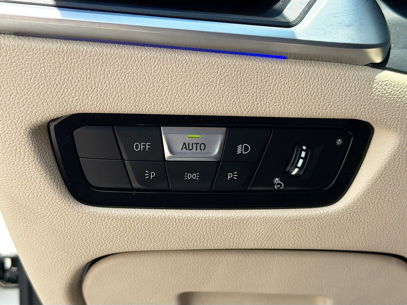 Used 2019 White BMW 330i image 33