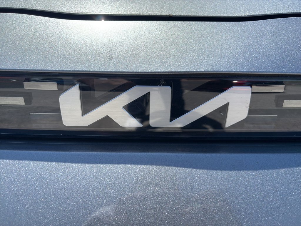 Used 2024 GRAY Kia LX image 11