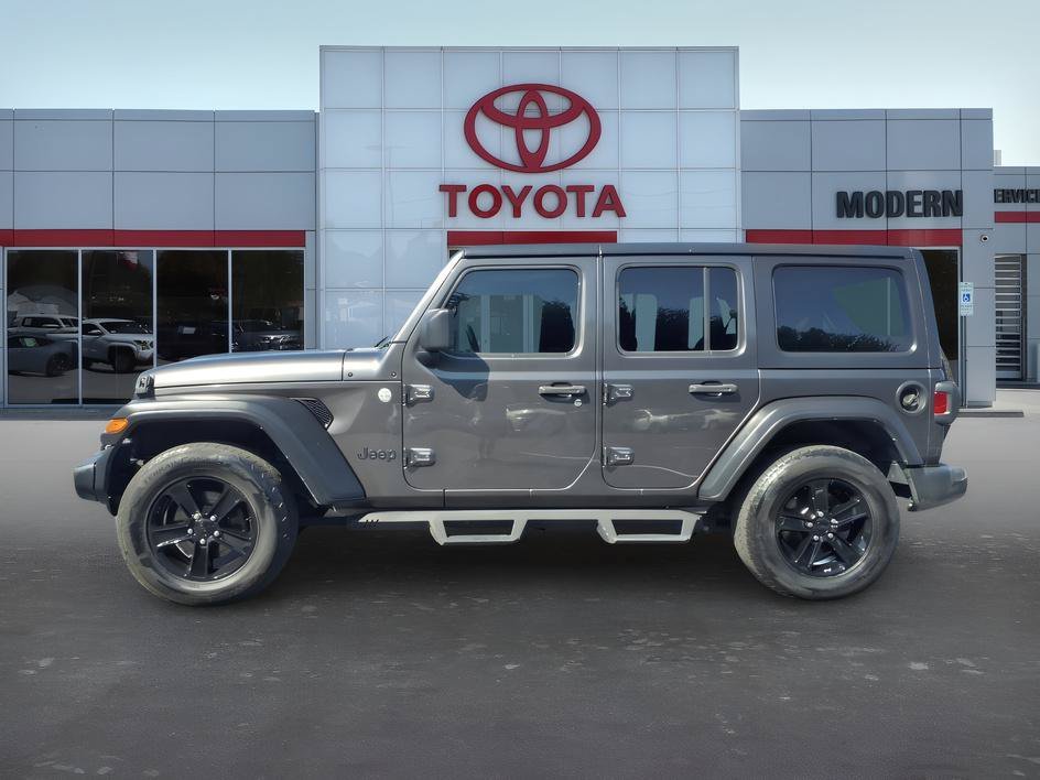 Used 2019 Granite Crystal Metallic Clearcoat Jeep Sport Altitude image 2