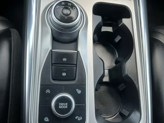 Used 2020 Black Metallic Ford Platinum image 23