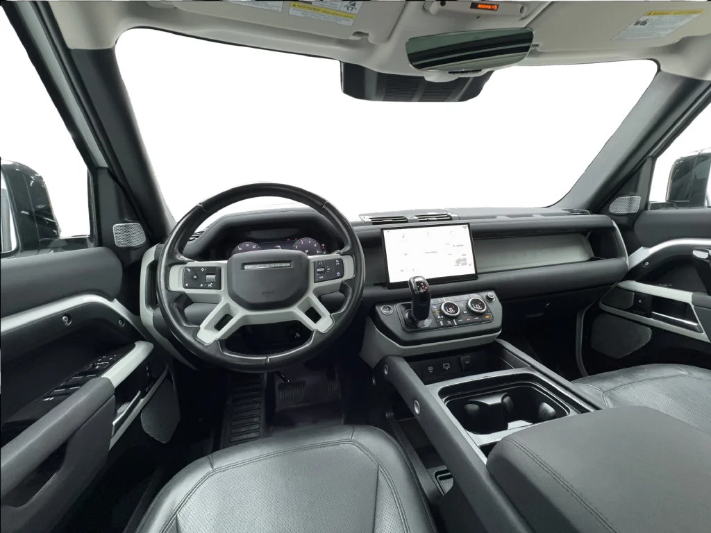 Used 2023 White Land Rover SE image 39