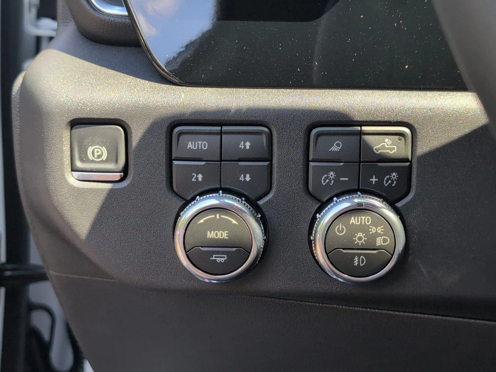 New 2026 Summit White GMC Elevation image 30