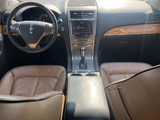 Used 2015 Brown Lincoln Base image 11