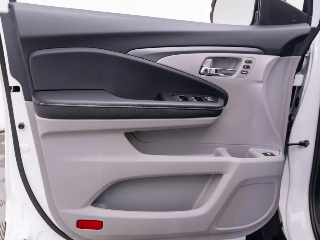 Certified Used 2025 White Honda RTL image 14