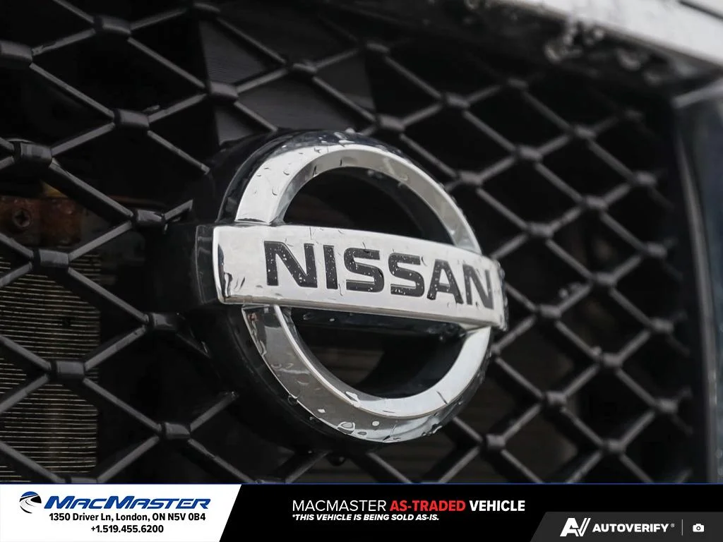 Used 2017  Nissan  image 12