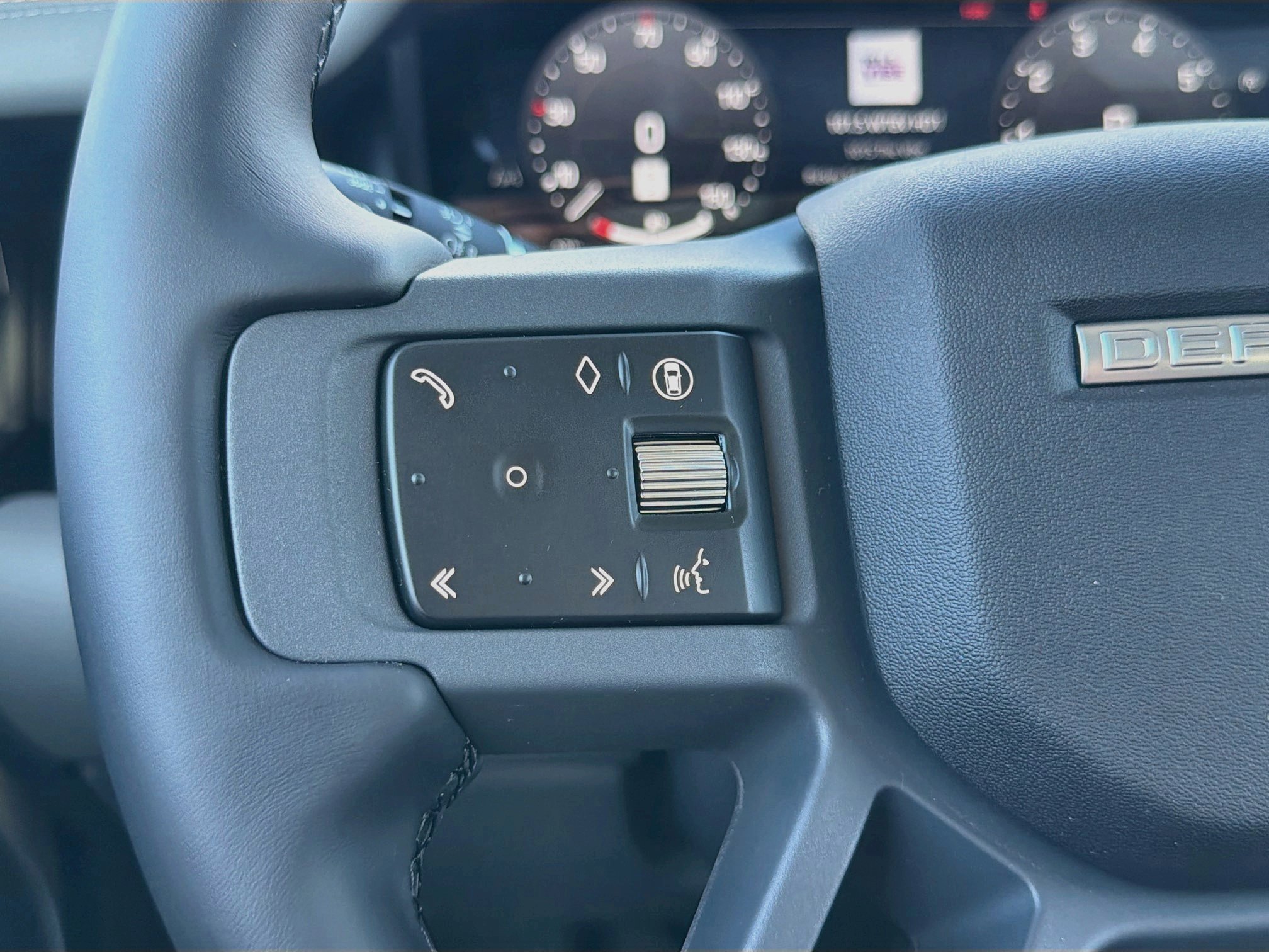 New 2026 Fuji White Land Rover X-Dynamic SE image 37