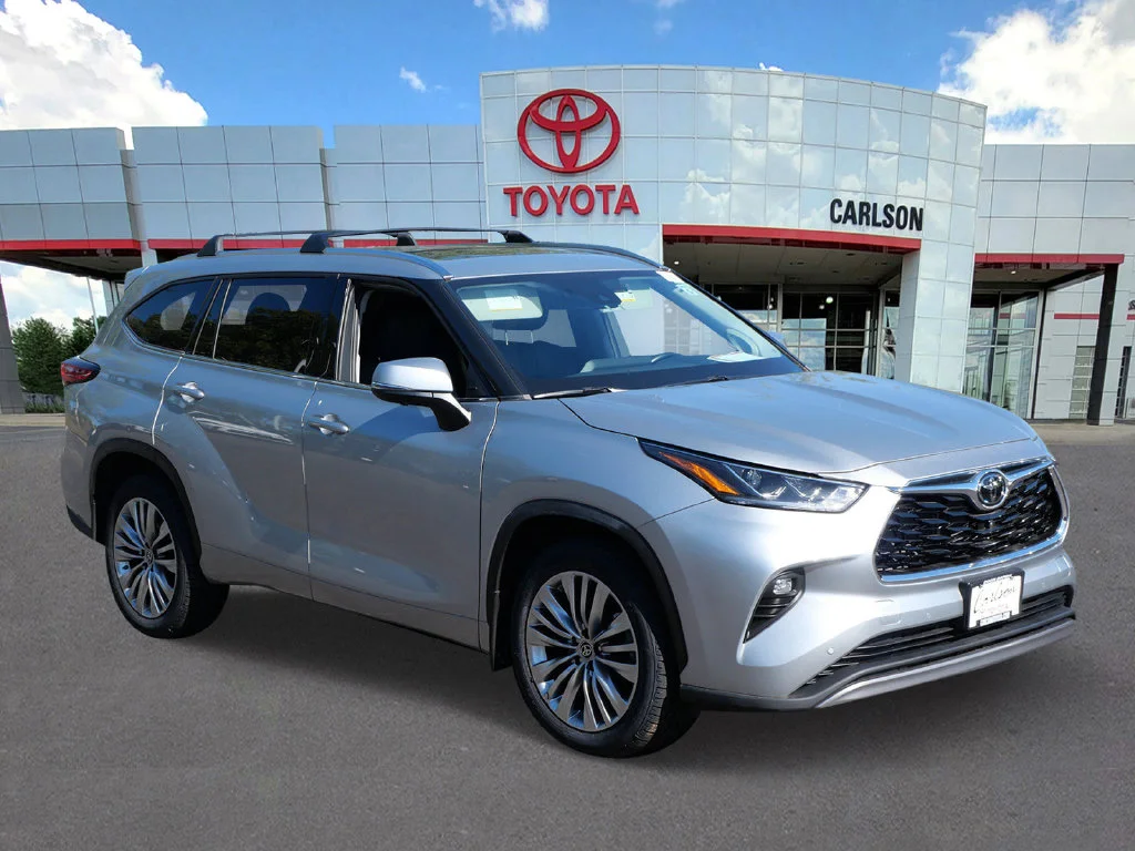 Used 2023 Toyota Highlander L with VIN 5TDKDRBH4PS519144 for sale in Minneapolis, Minnesota