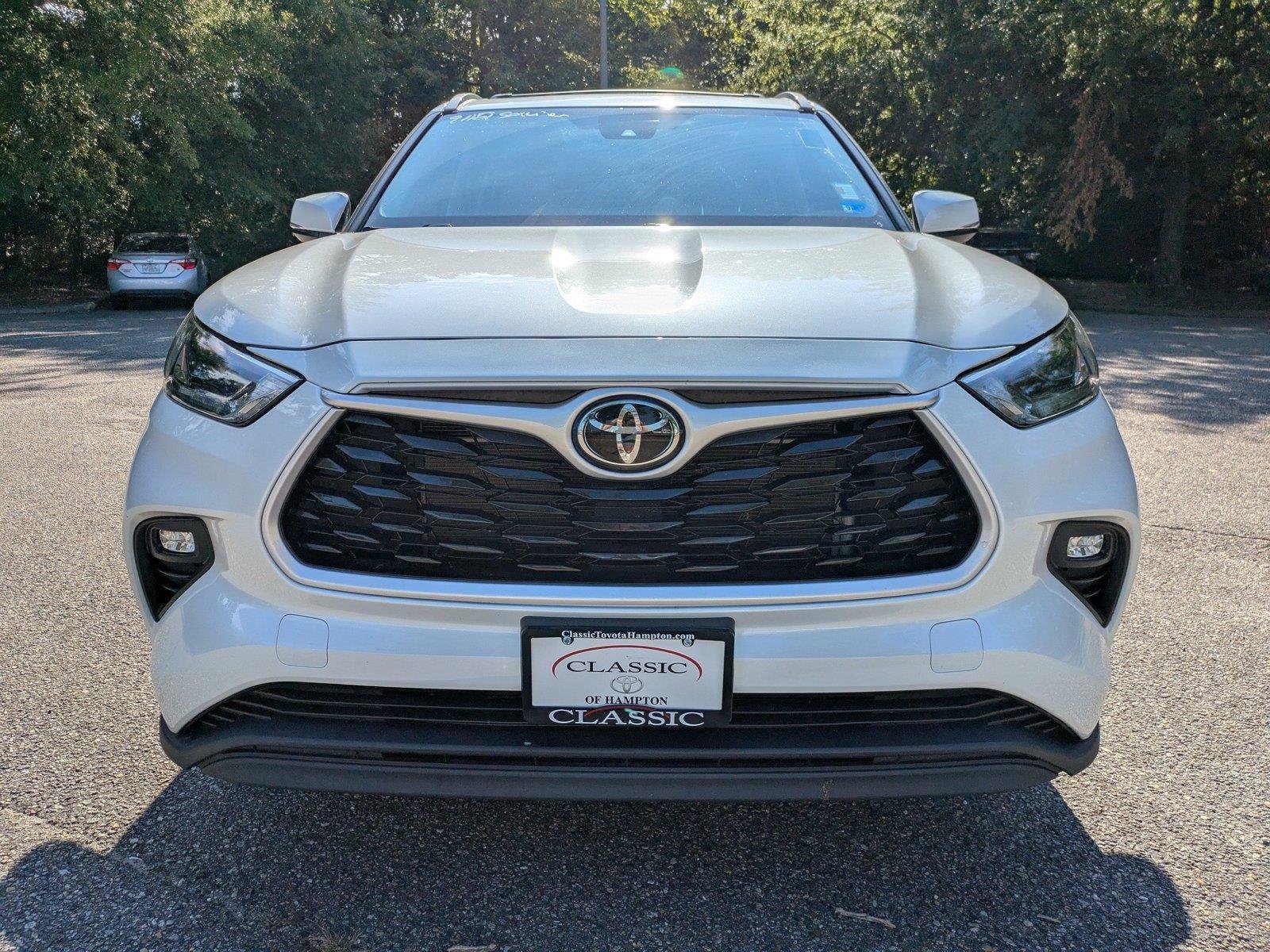 Used 2023 Wind Chill Pearl TOYOTA  image 9