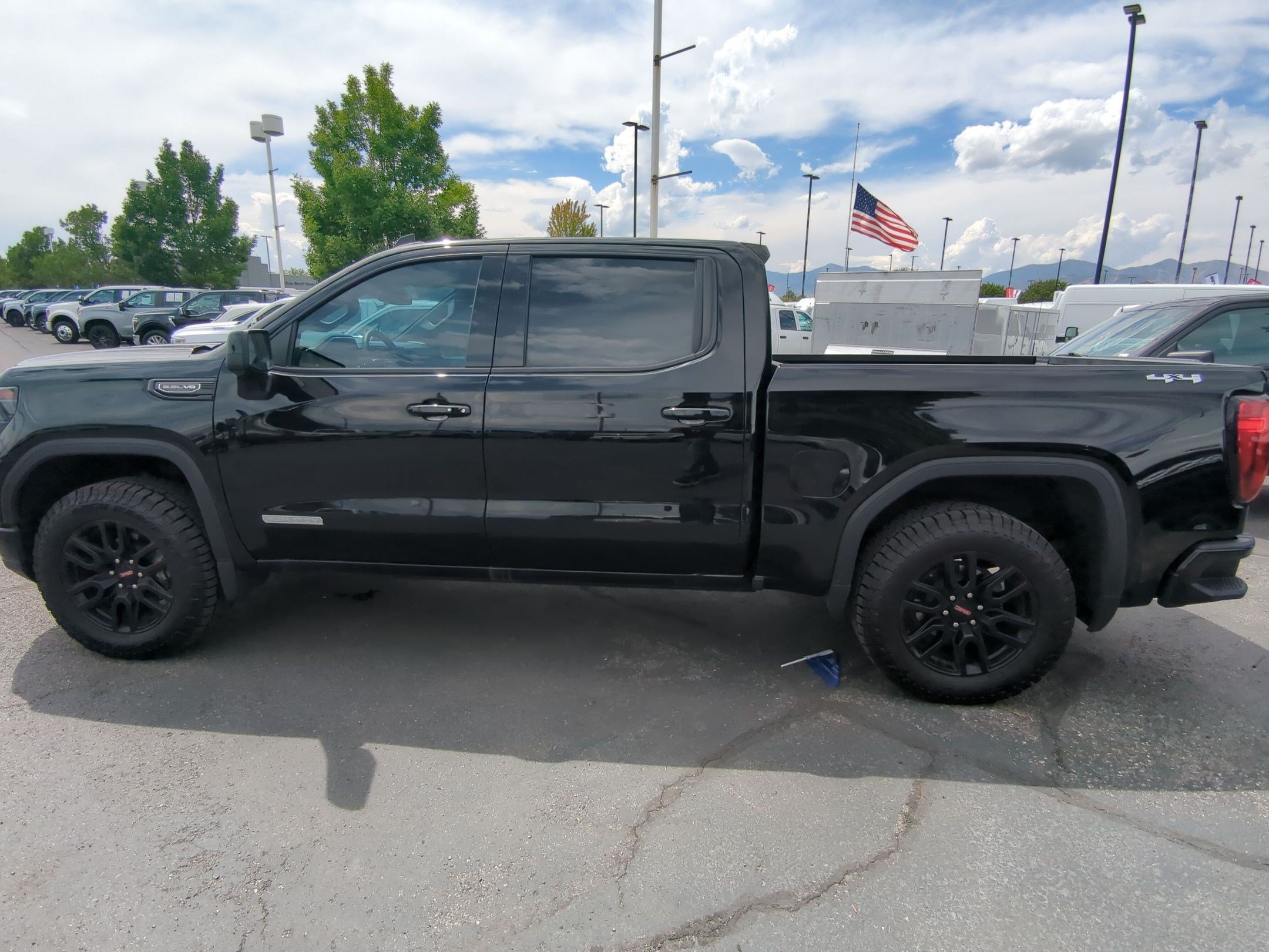 Used 2024 Onyx Black GMC Elevation image 7