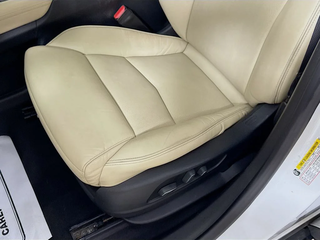 Used 2018 Crystal White Tri-Coat Cadillac Luxury AWD image 6