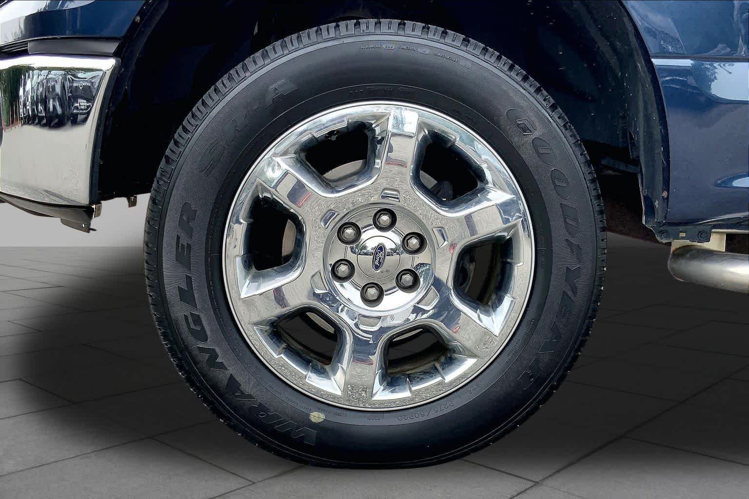 Used 2015 Blue Jeans Metallic Ford XLT image 11