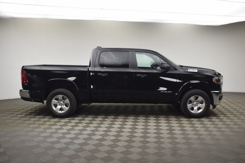New 2026 Diamond Black Crystal Pearl-Coat Exterior Paint RAM Big Horn/Lone Star image 3