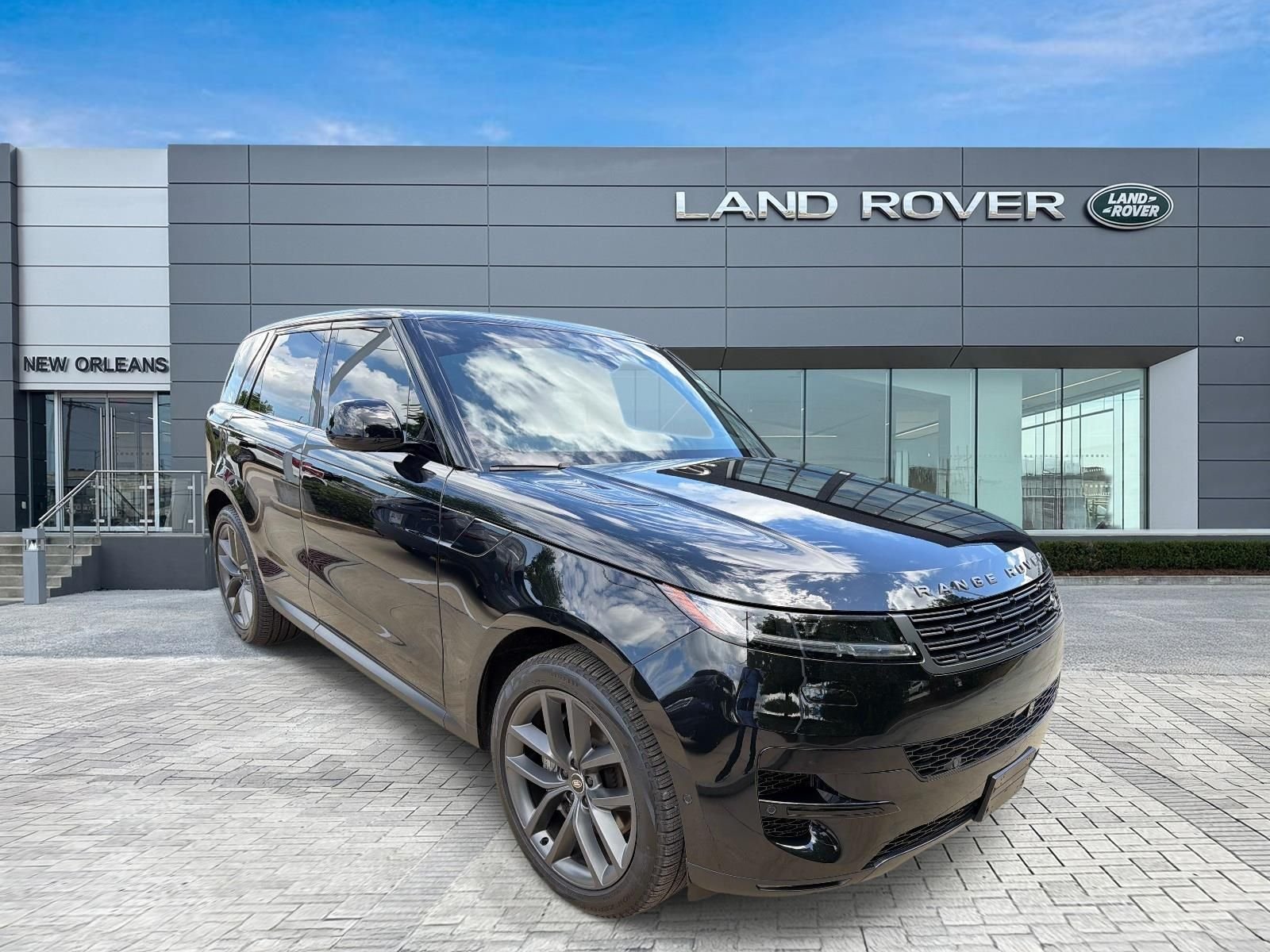 Certified Used 2025 Black Land Rover SE image 5