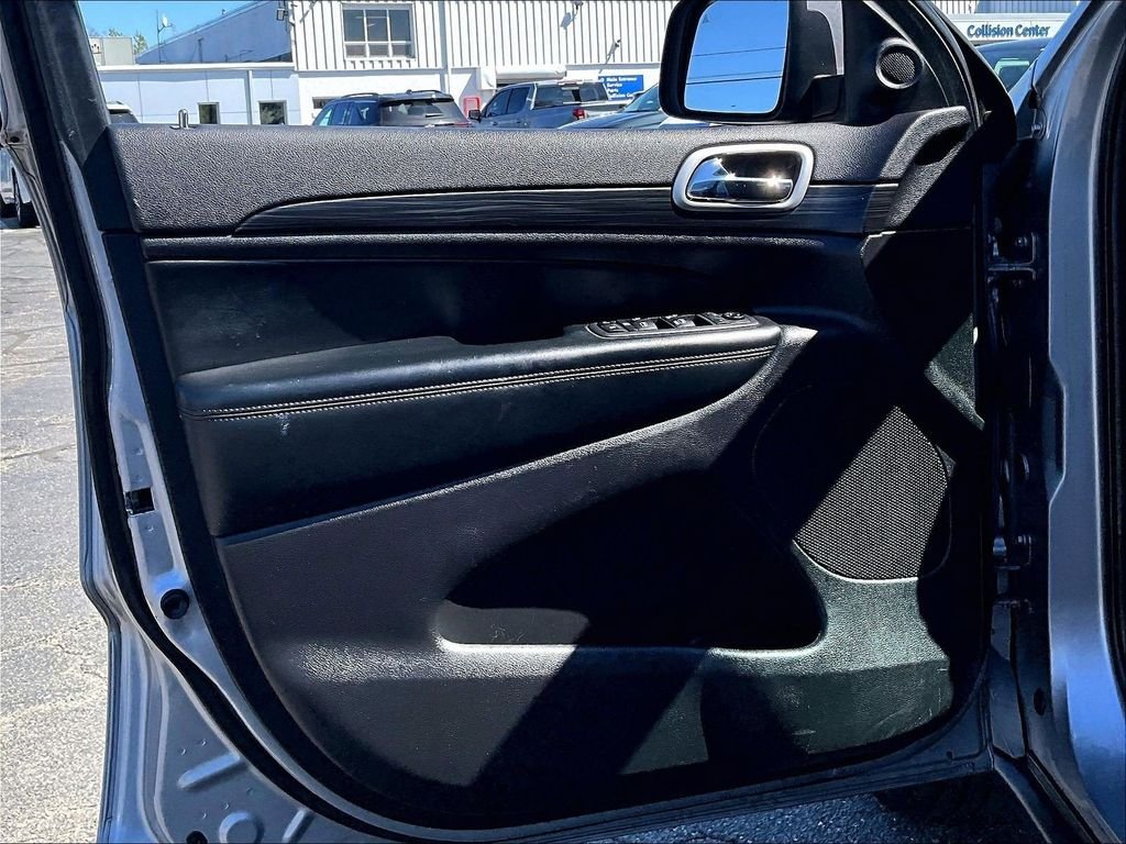 Used 2021 Silver Jeep Laredo E image 9