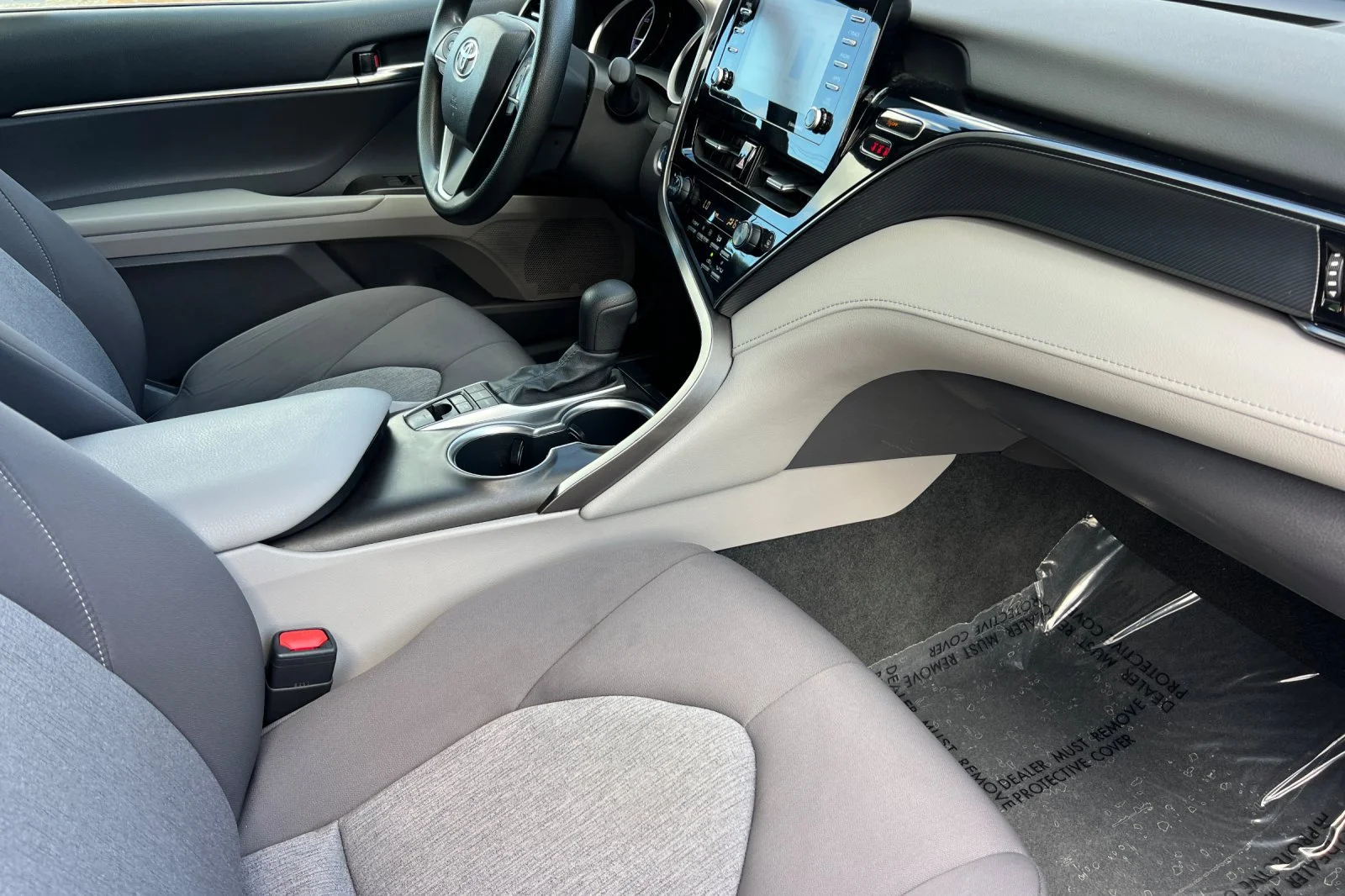 Used 2022 Gray Toyota LE image 16