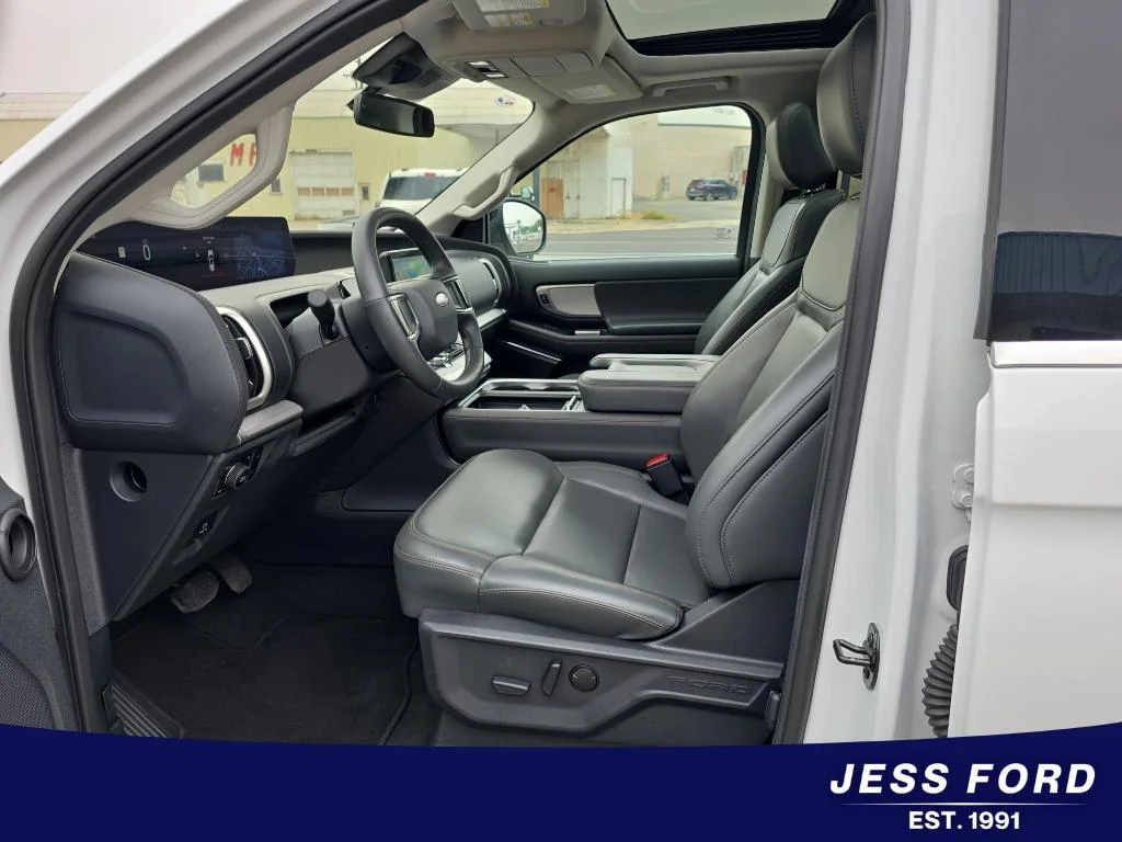 Used 2025 Oxford White Ford Active image 9