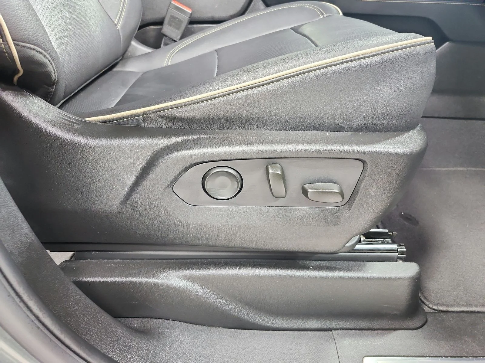 Used 2023 Silver Sage Metallic Chevrolet Premier image 44
