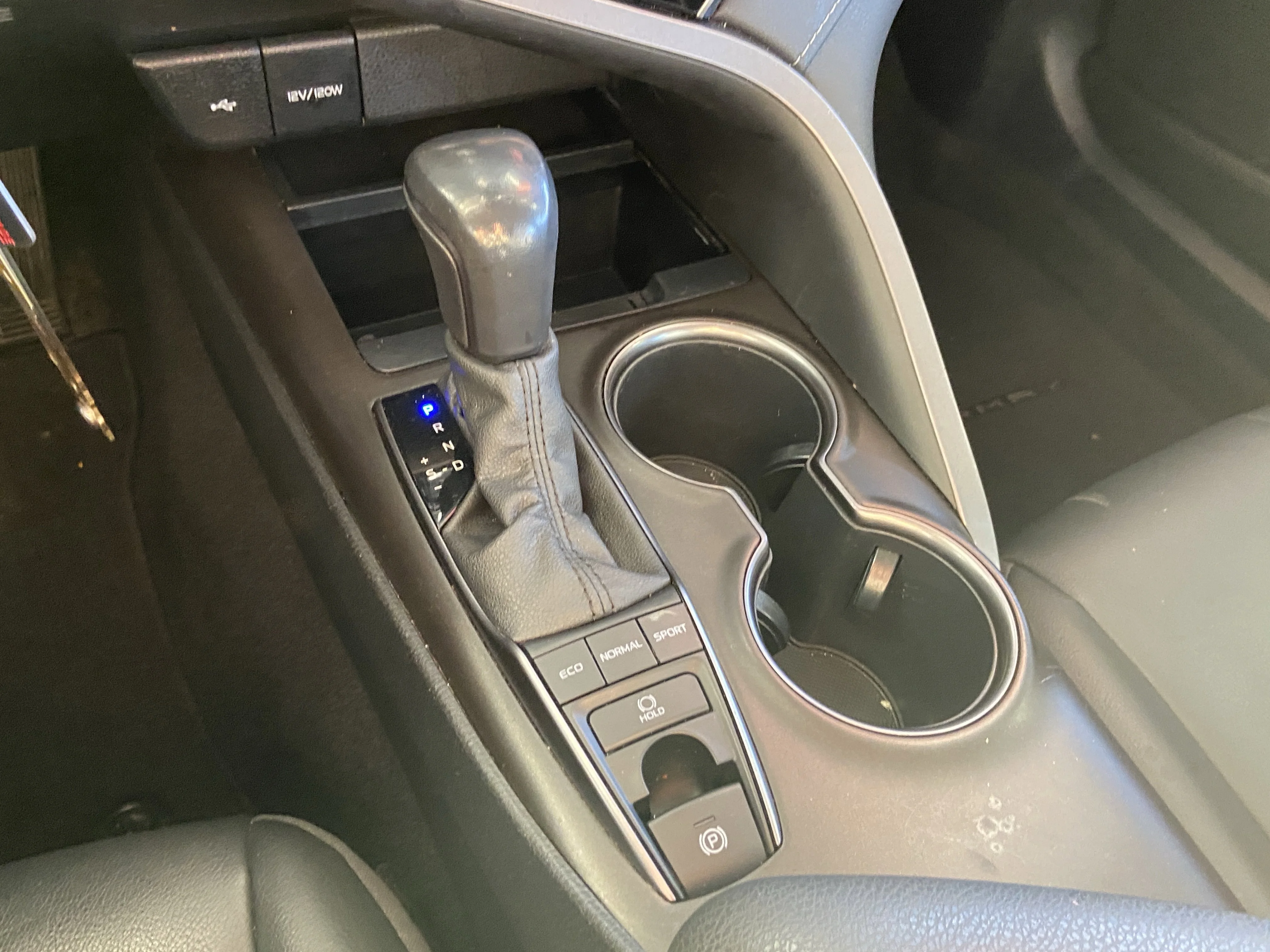 2022 Toyota Camry SE - Photo 22