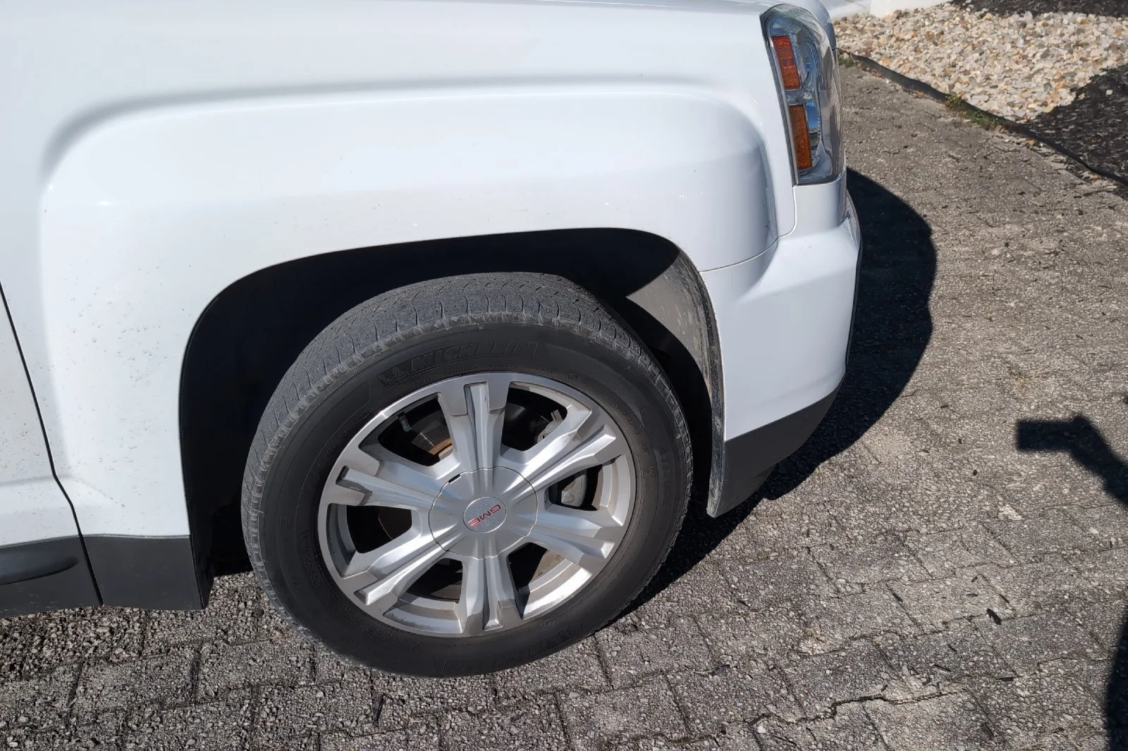 Used 2017 SUMMIT WHITE GMC SLE image 3