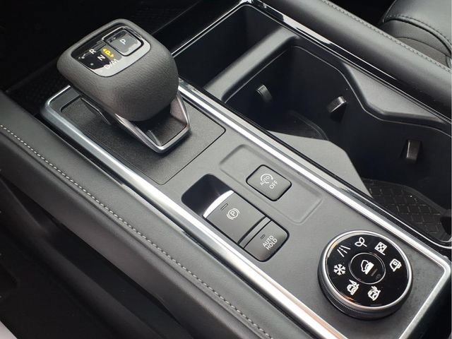 Used 2025  Nissan SL image 10